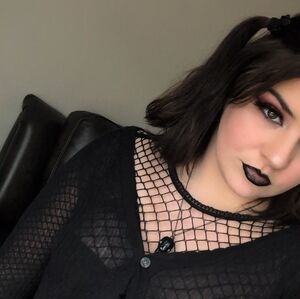 Meet your Posher, Elise